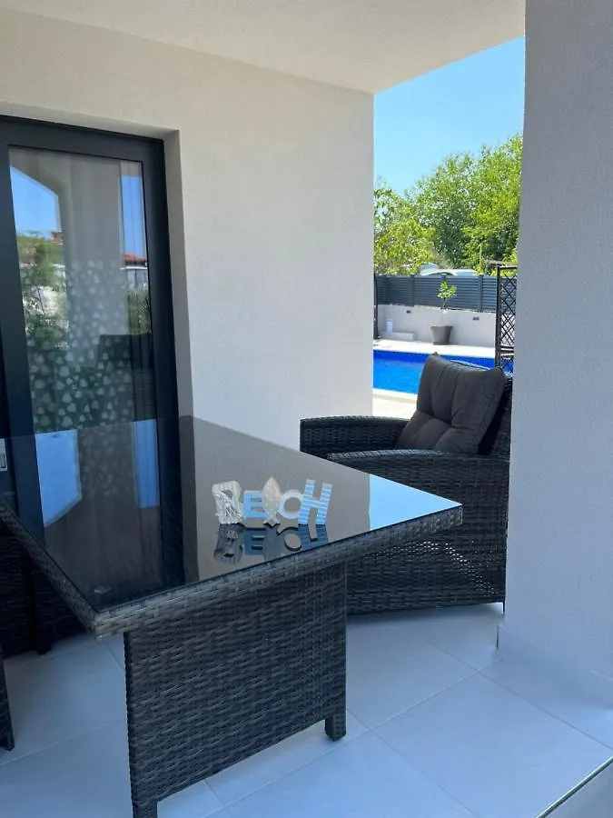 Helamoni, New 5 Star 2 Person Apartment With Pool Malinska Croatia