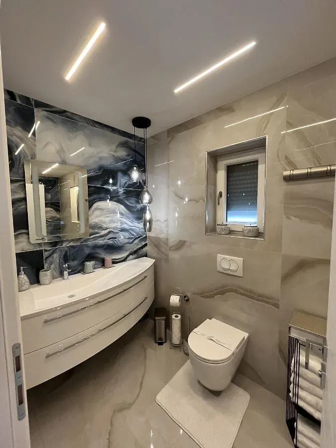 Helamoni, New 5 Star 2 Person Apartment With Pool Malinska