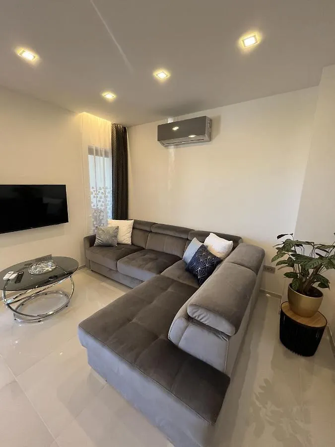 Helamoni, New 5 Star 2 Person Apartment With Pool Malinska 0*,