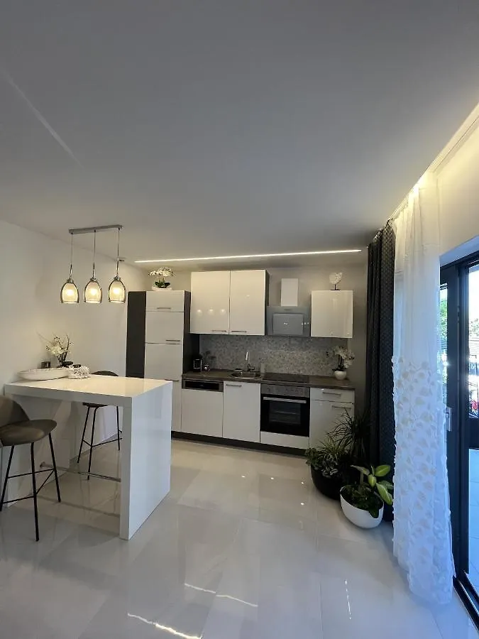 Helamoni, New 5 Star 2 Person Apartment With Pool Malinska