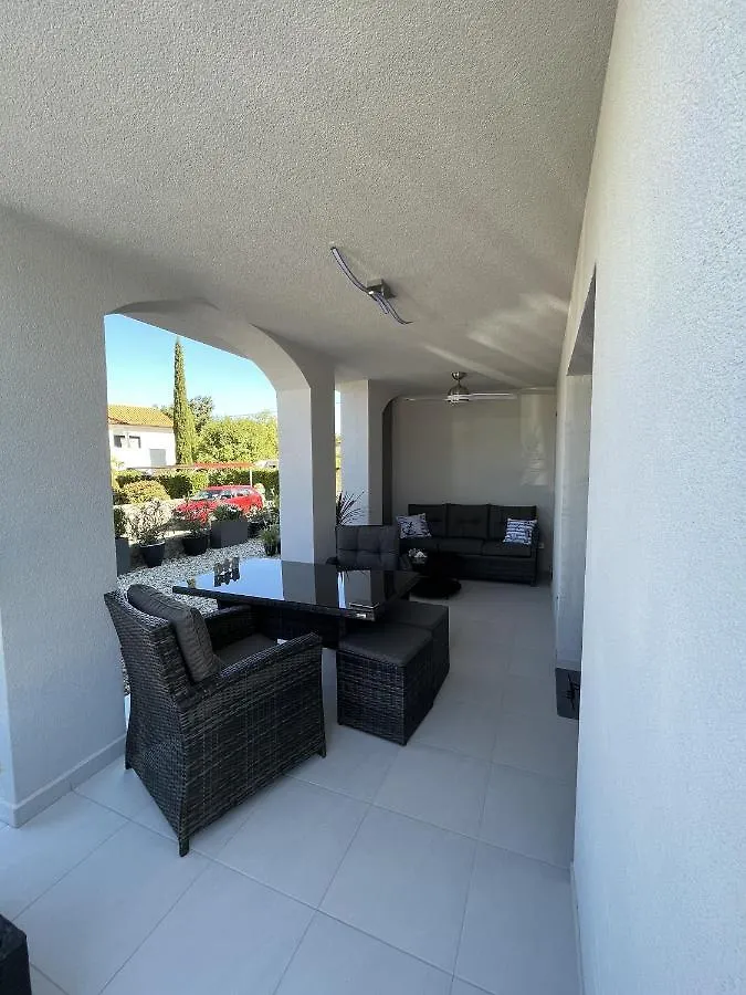 Helamoni, New 5 Star 2 Person Apartment With Pool Malinska