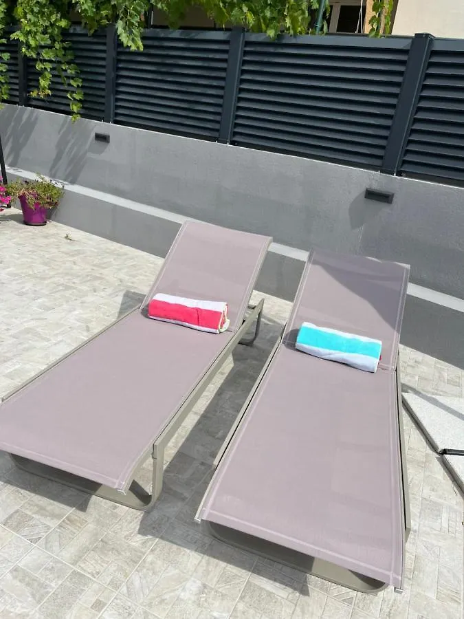 Helamoni, New 5 Star 2 Person Apartment With Pool Malinska