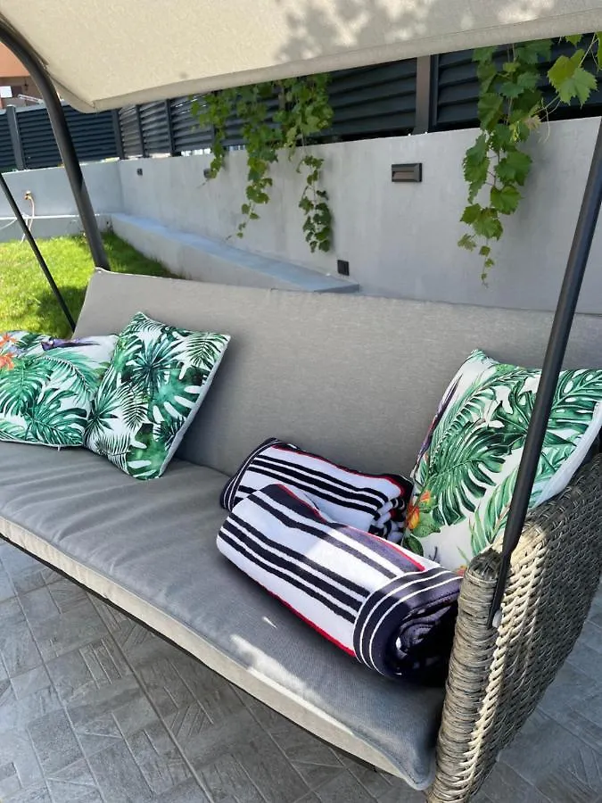 Helamoni, New 5 Star 2 Person Apartment With Pool Malinska