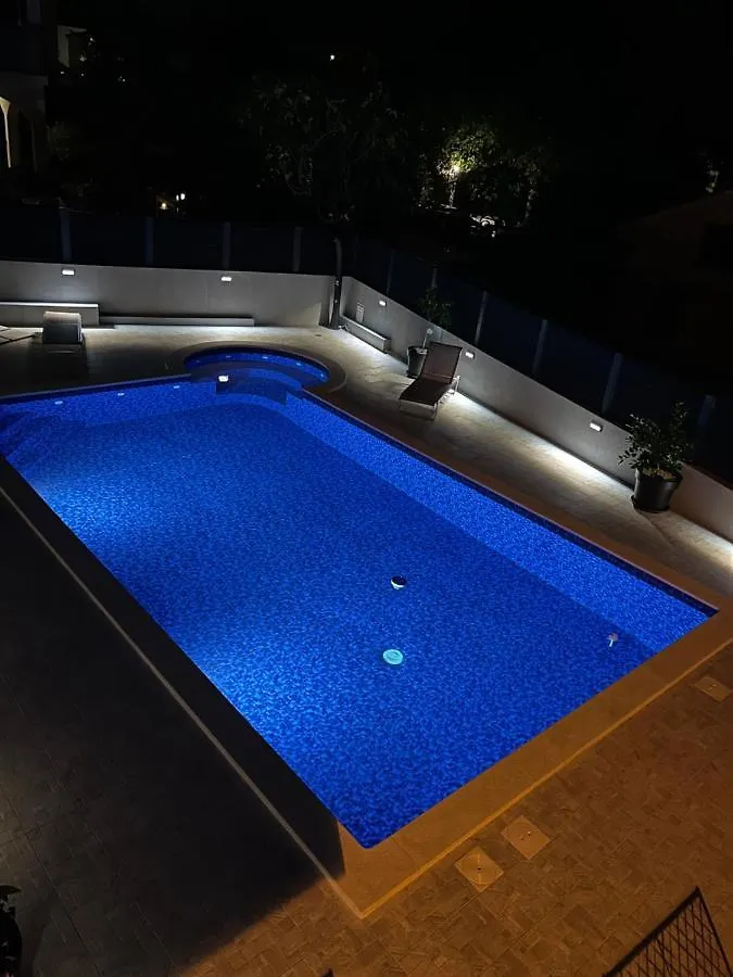 Helamoni, New 5 Star 2 Person Apartment With Pool Malinska