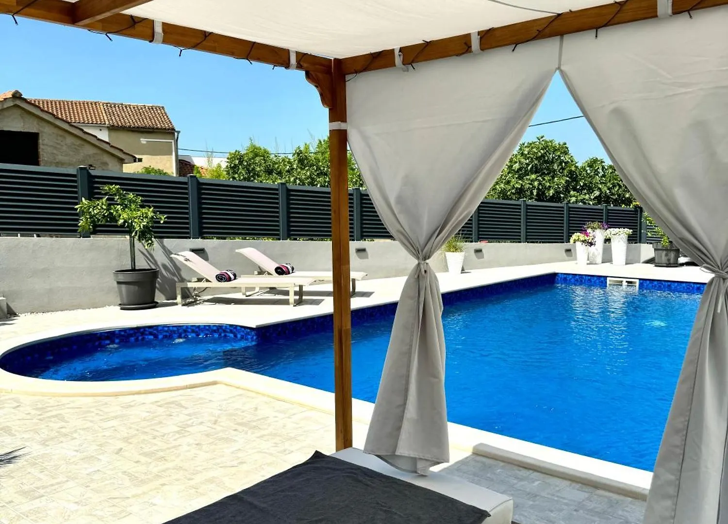 Helamoni, New 5 Star 2 Person Apartment With Pool Malinska